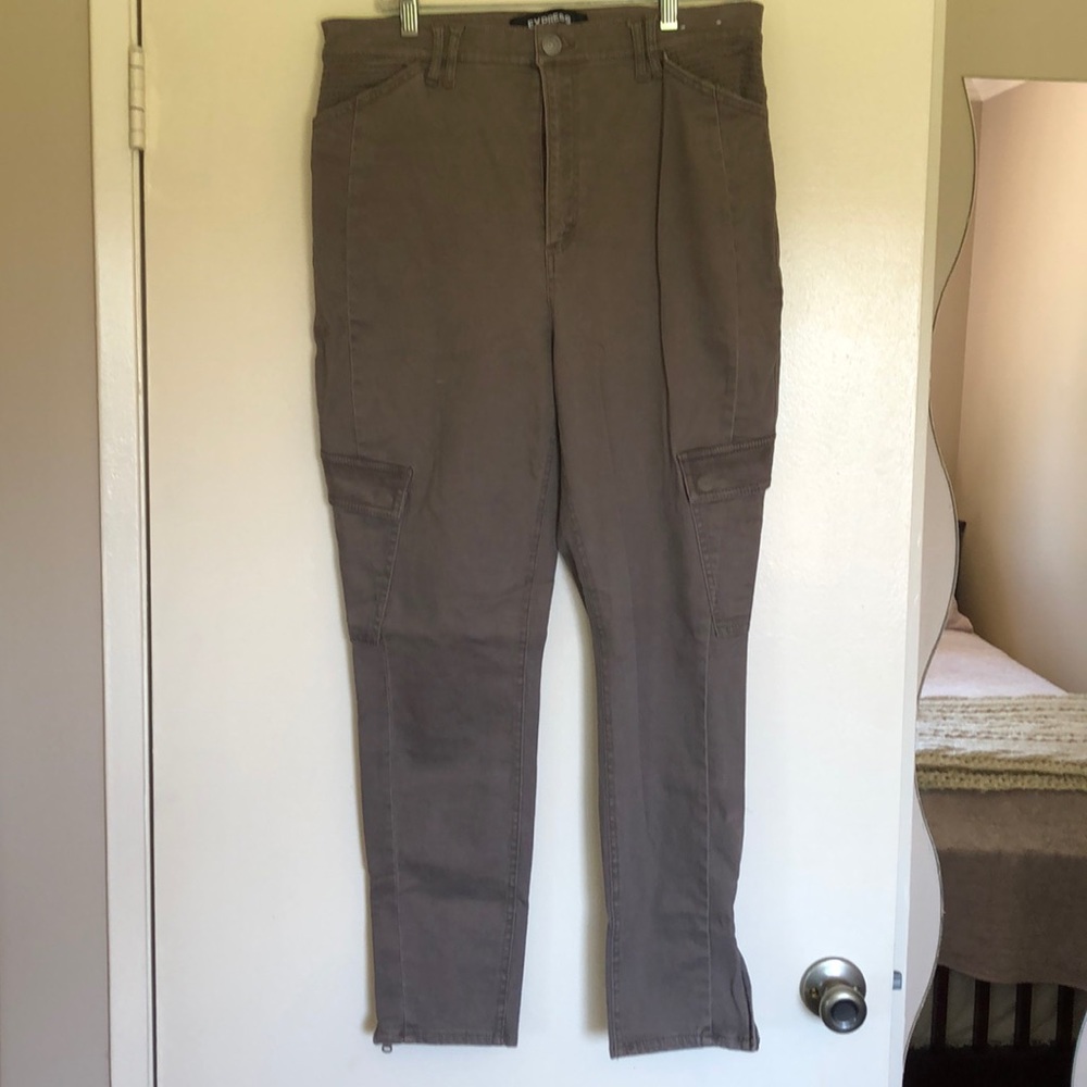High-waisted cargo pants